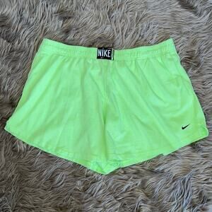 New Nike Women's Plus Wash HR Shorts Ghost Green/Black size 1X
